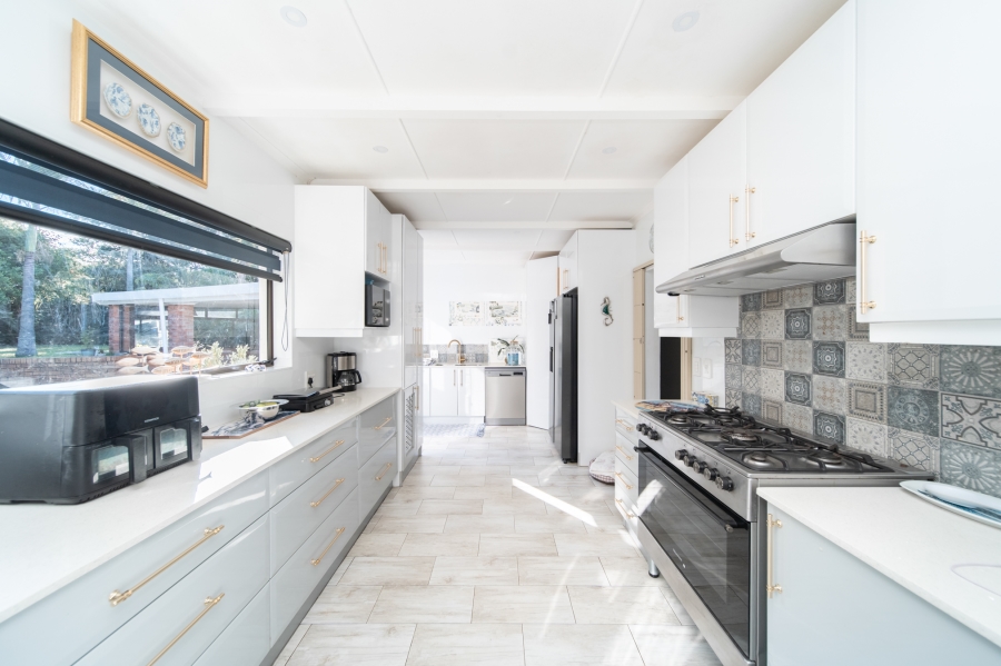 4 Bedroom Property for Sale in Bonza Bay Eastern Cape